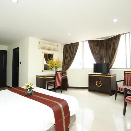 Lucky Palace Hotel Bangkok Exterior photo
