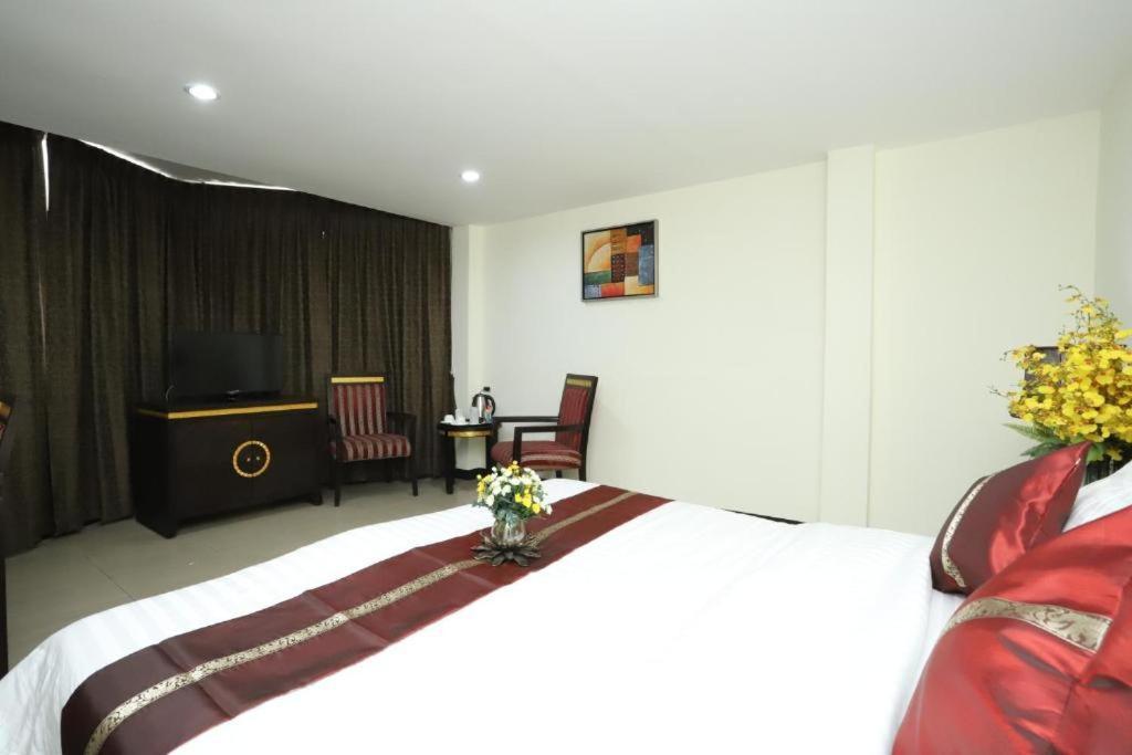 Lucky Palace Hotel Bangkok Exterior photo